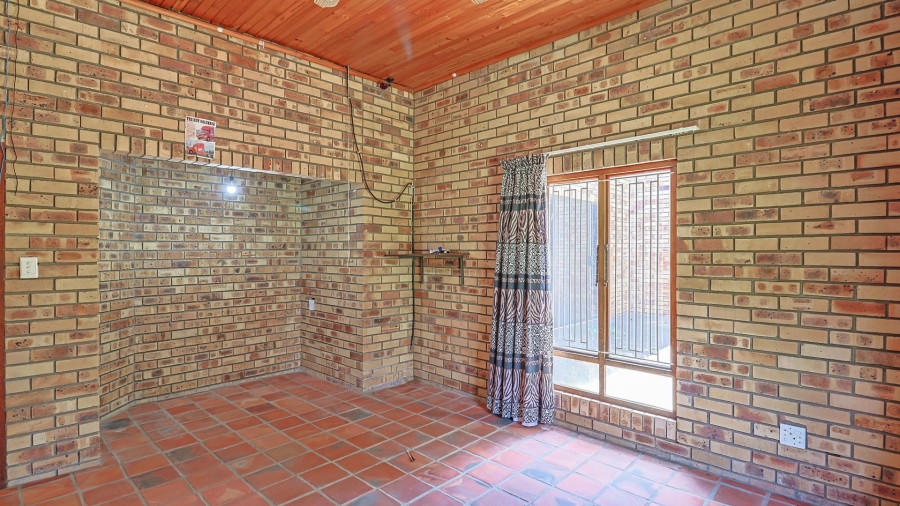 4 Bedroom Property for Sale in Waagfontein North West